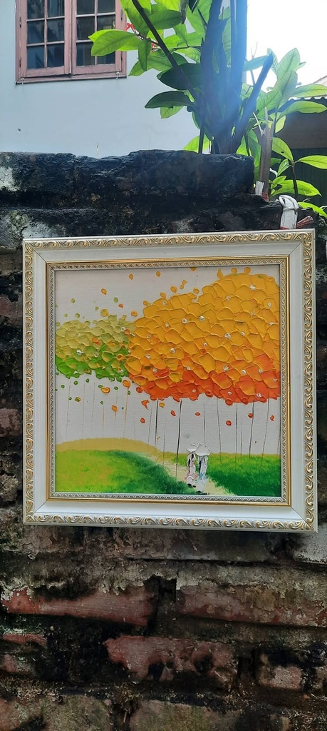 Tranh đắp nổi mùa thu và người đi bộ — original_uncropped