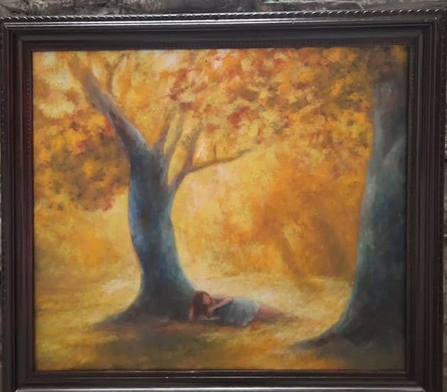 Tranh nghệ thuật cô gái trong rừng lá vàng